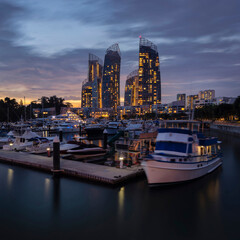 Fototapeta premium Keppel Bay Marina and Futuristic landmark of Singapore during Sunset