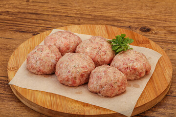 Raw turkey meatball for cooking