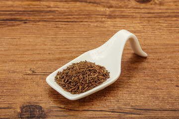 Dry zeera seeds in the bowl