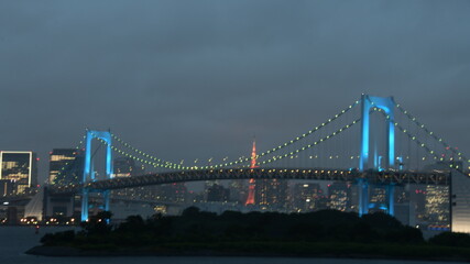 Naklejka premium Blue rainbow bridge in Tokyo