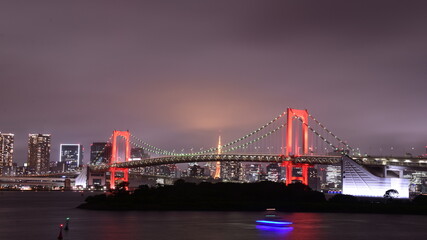 Fototapeta na wymiar Red rainbow bridge in Tokyo