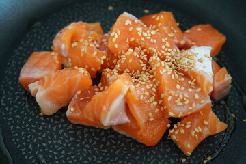 Salm&oacute;n con s&eacute;samo