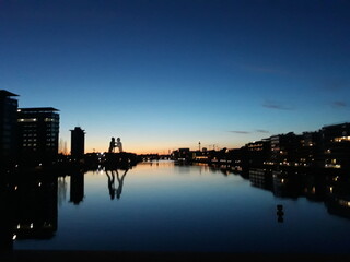 Blick auf den Molecule Man in der Dämmerung