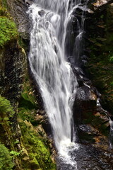 Fototapeta na wymiar Wodospad Kamieńczyka w Karkonoszach. Karkonoski Park Narodowy