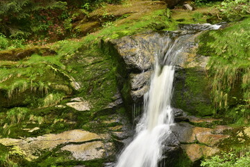 Fototapeta na wymiar Wodospad Kamieńczyka w Karkonoszach. Karkonoski Park Narodowy