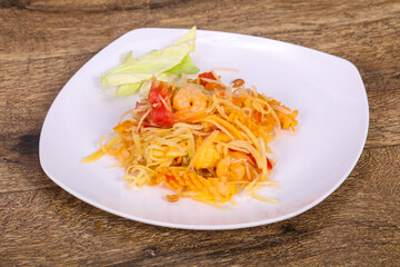 Thai salad with papaya and prawn