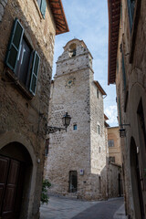 Fototapeta na wymiar tower building inside the town of San Gemini