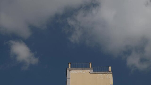 N&aacute;poles. Azotea y nubes. Campania, Italia, Europa.