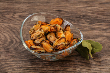 Pickled mussels in the bowl
