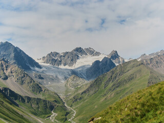 Obraz premium Amazing natural view of fast mountain river surrounded by green forest with sky as a background. Nature river landscape perspective.