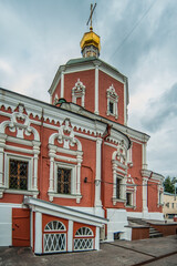 Bely Gorod (Bely Gorod) - the territory of historical Moscow adjacent to the Kremlin, formed in the 14-16 centuries. It was inhabited by nobles, artisans and surrounded by a fortress wall.     