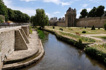 Obraz premium Tour du Connétable et jardin des remparts de Vannes