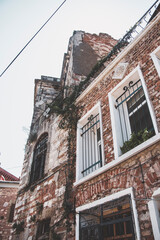 Obraz premium old brick building in the city