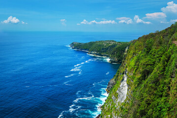 Fototapeta na wymiar A view of a cliff and blue sea in Bali, Indonesia.