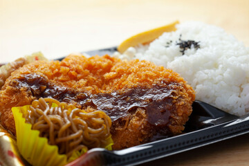 お惣菜のとんかつ弁当