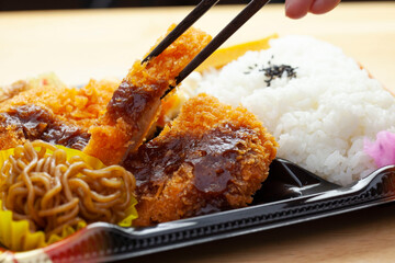 お惣菜のとんかつ弁当