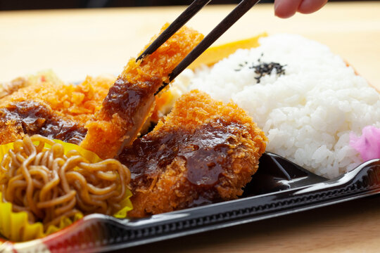 お惣菜のとんかつ弁当