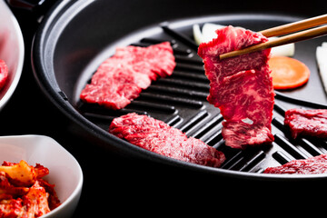 国産和牛で焼肉を楽しむ：グルメイメージ