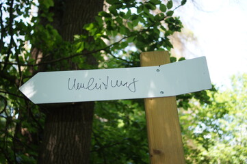 Umleitung  Schild von Hand geschrieben