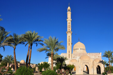 Fototapeta na wymiar Mosque in Egyptian sand landscapes in Sharm El-Sheikh