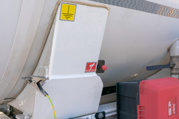Clamp for discharge of electrostatic energy in fuel tank truck discharges