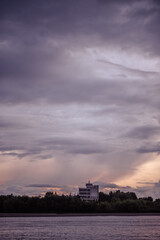 Fototapeta na wymiar evening cloudy sky before a thunderstorm