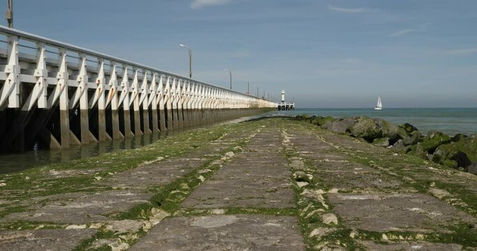 estacade &agrave; la mer du Nord en Belgique Nieuport 