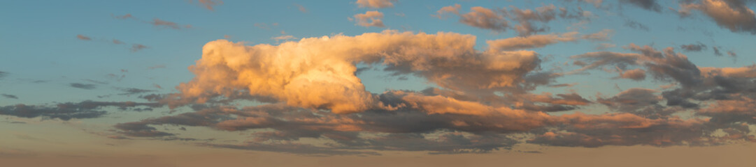 Fototapeta na wymiar skyline panorama - beautiful sunset sky with red clouds in the blue sky