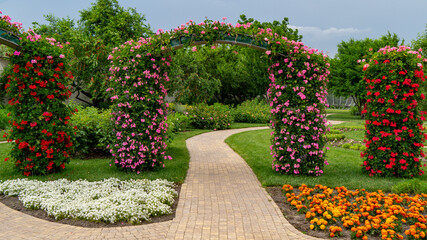 Fototapeta na wymiar flower garden in the park