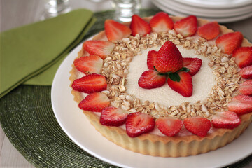 cheesecake with strawberry and granola