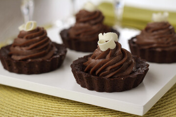 chocolate tart with chocolate cream filling and white chocolate shavings