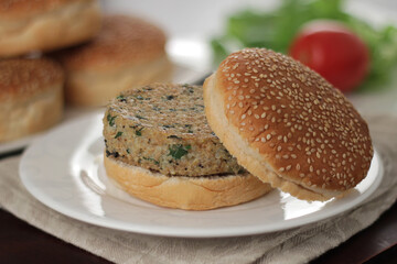 hamburger with amaranth and quinoa prepared in the oven