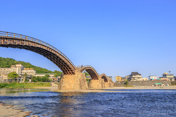 Fototapeta premium 夕暮れ時の錦帯橋 山口県岩国市 Kintaikyo Bridge in the evening Yamaguchi-ken Iwakuni city