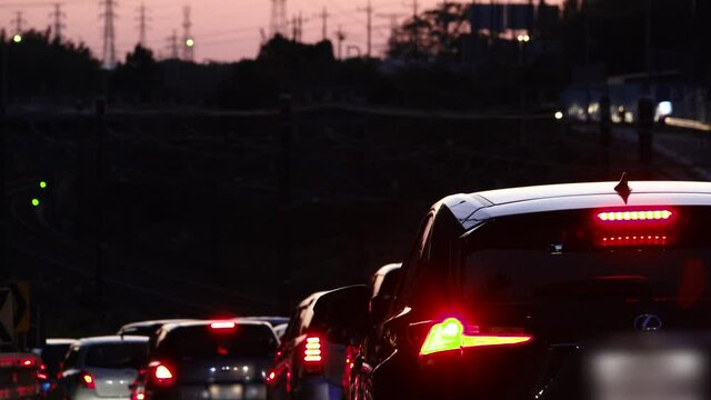 渋滞イメージ　夕暮れ　帰宅　帰省