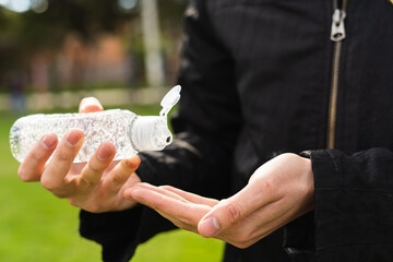 Applying antibacterial gel against covid-19