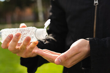 Applying antibacterial gel against covid-19