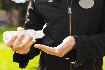 Applying antibacterial gel against covid-19