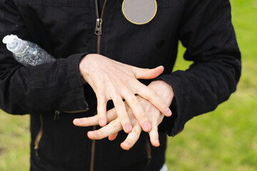 Applying antibacterial gel against covid-19