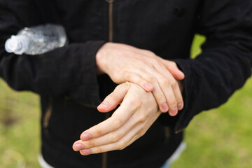 Applying antibacterial gel against covid-19