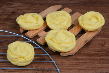 Cream puff cakes