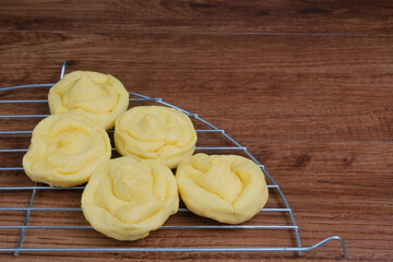 Cream puff cakes