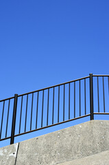 フェンスと青空