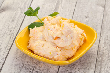Curd with dry apricot
