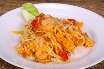 Thai salad with papaya and prawn