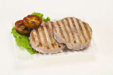 Grilled tuna steak with kumato