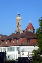 Obraz premium Turm der oberen Pfarre von der Regnitz gesehen.