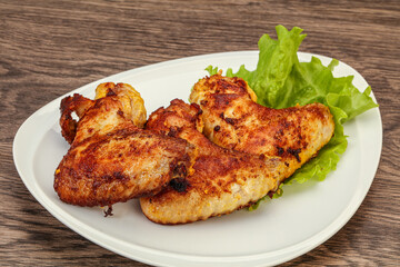 Roasted chicken wings with spices