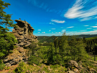 Bruchhauser Steine mit Panoramablick auf die Waldlandschaft vom Sauerland - Landschaftsfotografie