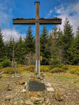 Das Gipfelkreuz vom h&ouml;chsten Berg in NRW, dem Langenberg in einer H&ouml;he von 843 Metern