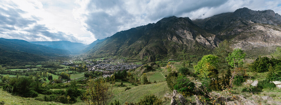 Landscape of the city of Benasque, surrounded by the highest peaks in that range, which is the main town in the Benasque Valley, located in the heart of the Pyrenees, Arag&oacute;n, Spain.